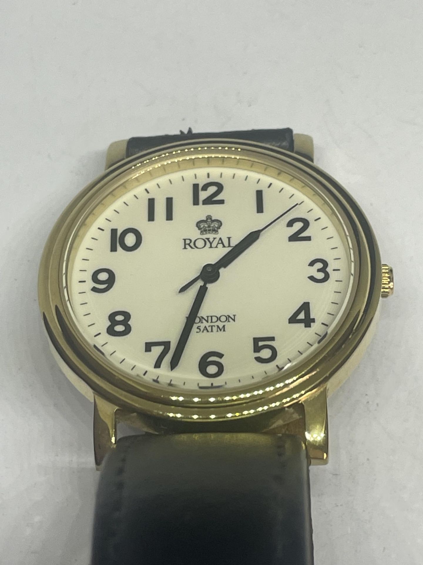 A ROYAL LONDON WRSIT WATCH WITH BLACK LEATHER STRAP SEEN WORKING BUT NO WARRANTY - Image 2 of 3