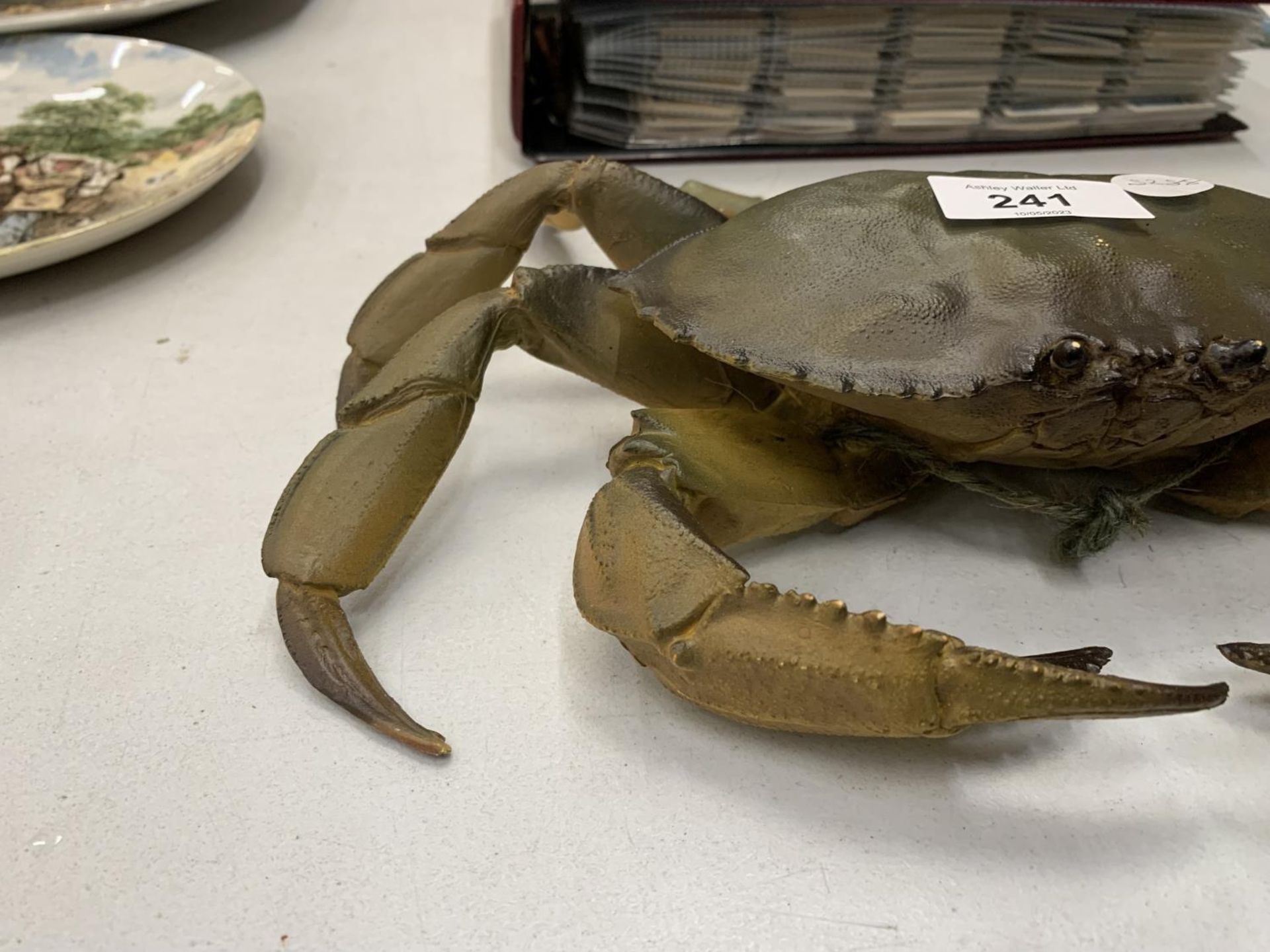 A LARGE MODEL OF A CRAB WIDTH 32CM - Image 2 of 4