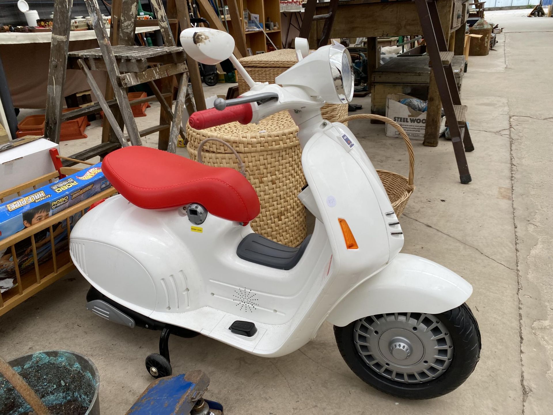 A CHILDRENS BATTERY OPPERATED MOPED