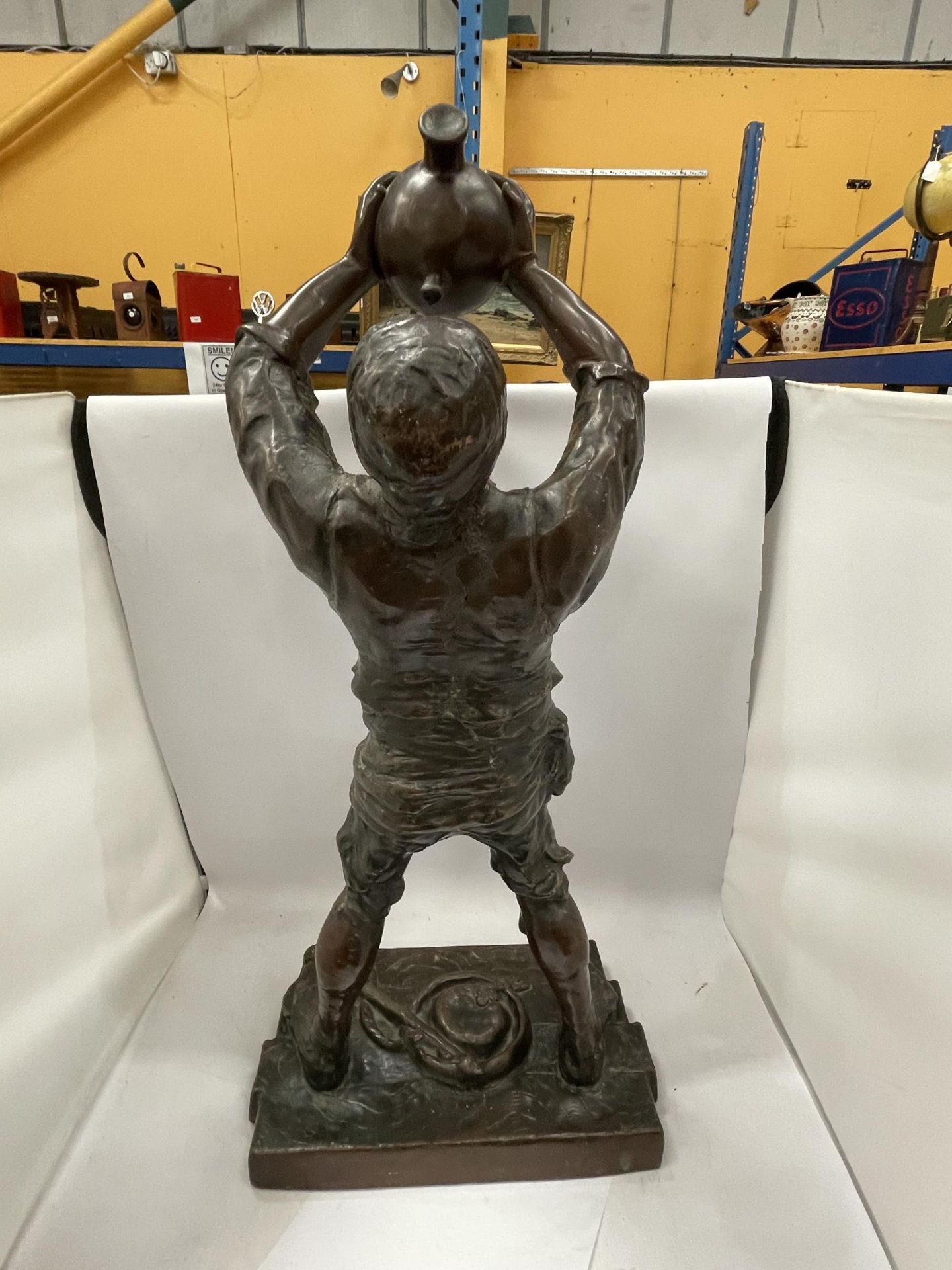 A LARGE BRONZE MODEL OF A MAN DRINKING FROM A VESSEL, HEIGHT 74CM - Image 3 of 3