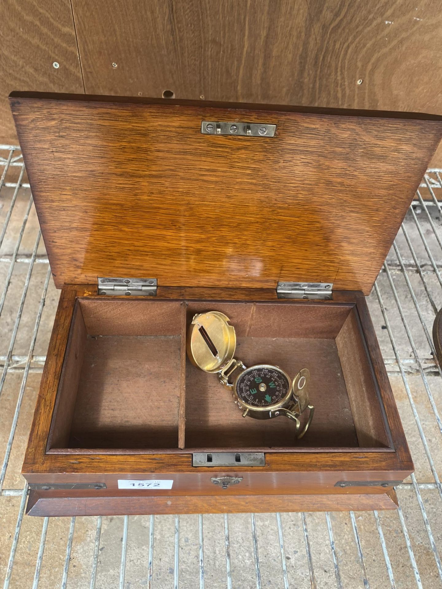 A VINTAGE WOODEN BOX AND A BRASS COMPASS - Image 2 of 2