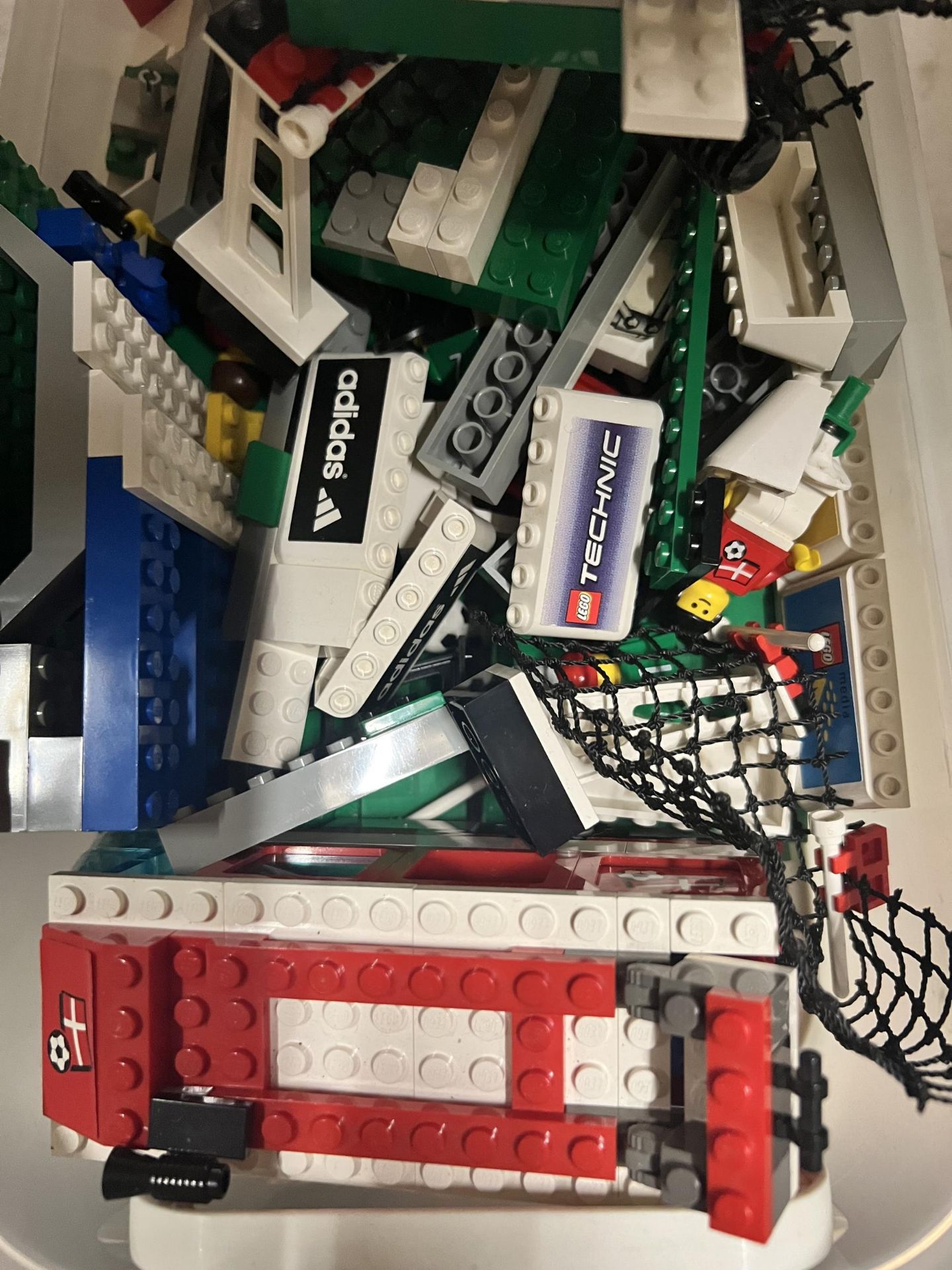 A COLLECTION OF LEGO FOOTBALL PIECES - Image 2 of 4