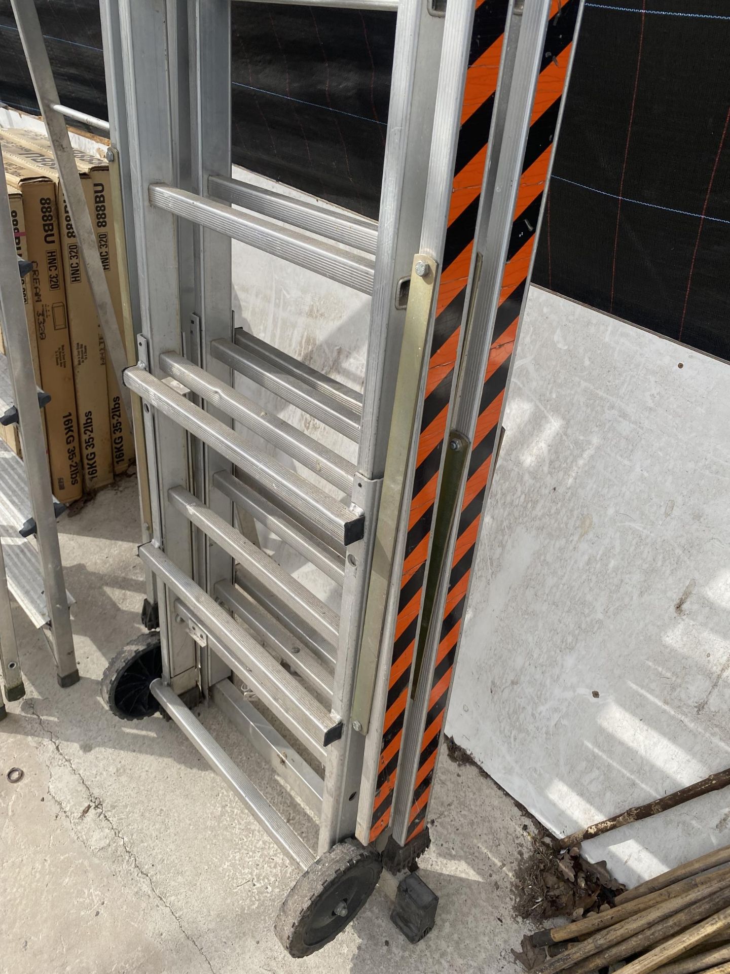 A LARGE AUMINIUM PLATFORM LADDER - Image 3 of 3