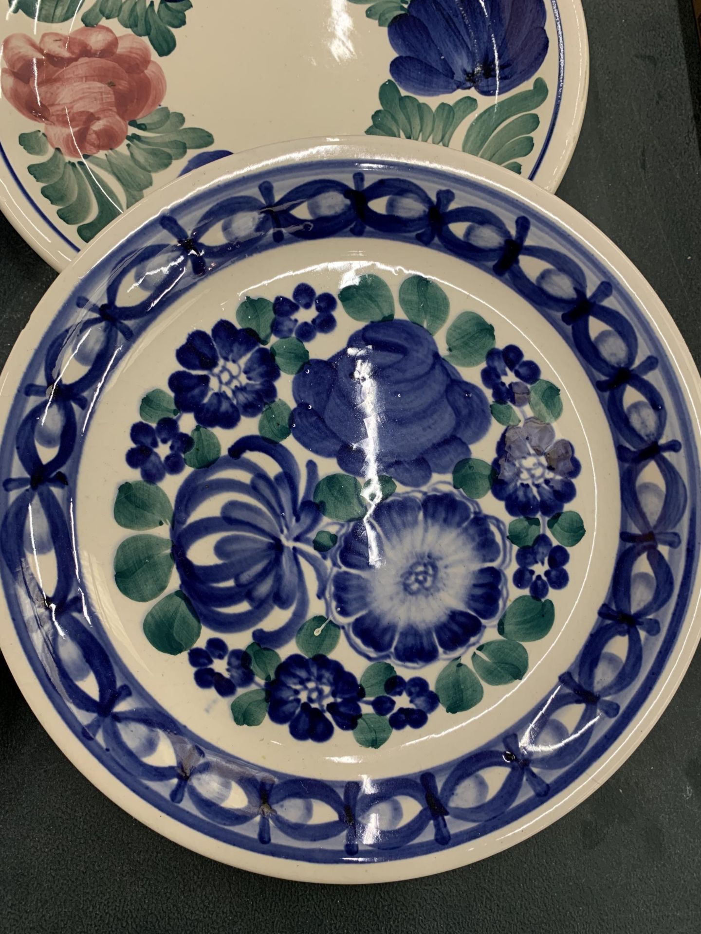 A COLLECTION OF FLORAL CERAMIC PLATES, FAIANS POLAND ETC - Image 2 of 5