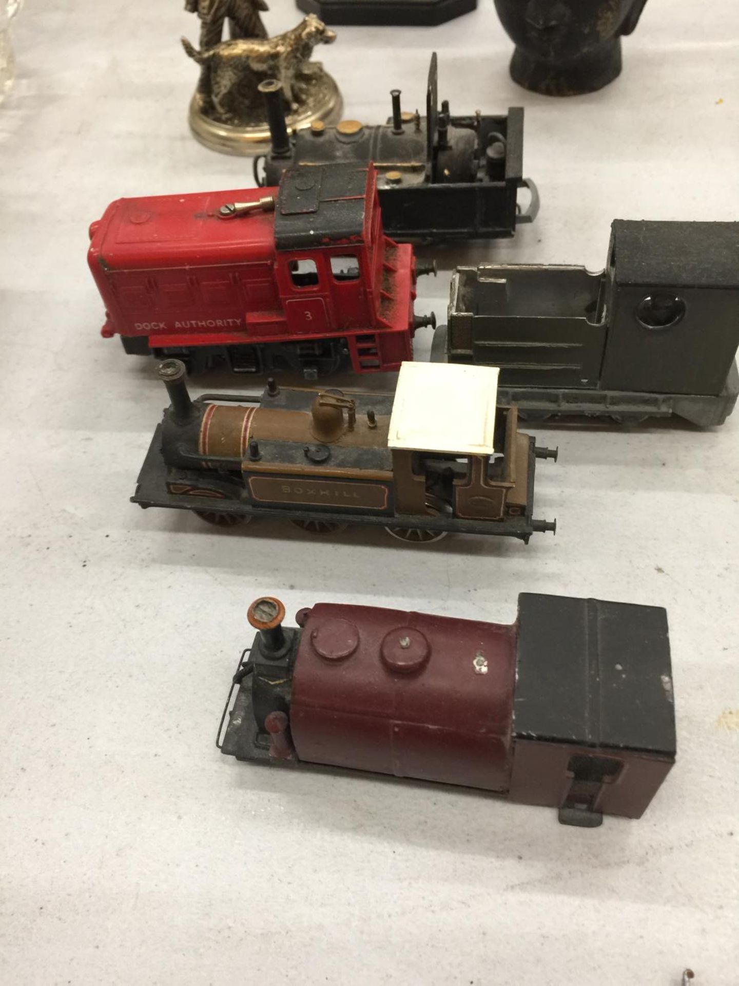 FIVE VINTAGE METAL SHUNTERS TO INCLUDE BOXHILL, DOCK AUTHORITY AND JAPANESE TENSHODO HANAZONO, ETC - Image 2 of 6