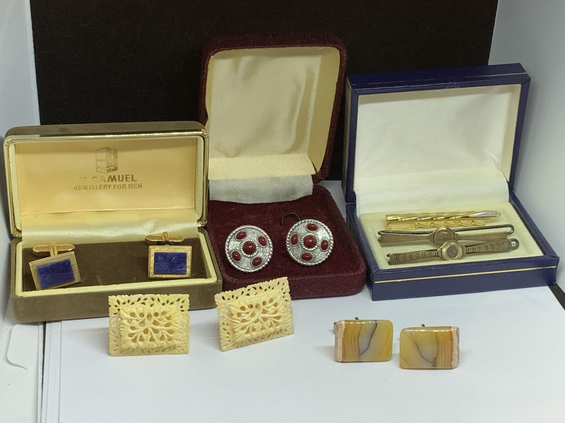 FOUR PAIRS OF CUFFLINKS TO INCLUDE A CARVED BONE PAIR AND THREE TIE PINS WITH A SILVER EXAMPLE IN