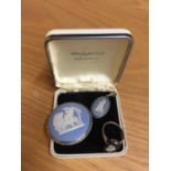 THREE SILVER AND WEDGWOOD ITEMS TO INCLUDE A BROOCH, RING AND PENDANT IN A WEDGEWOOD PRESENTATION