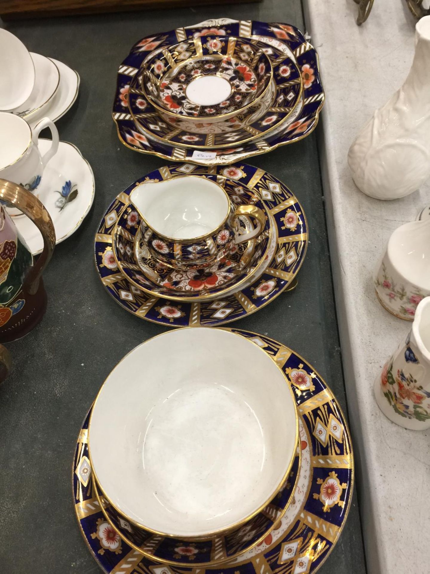 A QUANTITY OF VINTAGE POINTONS CHINA TO INCLUDE A CAKE PLATE, PLATES, SAUCERS, A CREAM JUG AND SUGAR - Image 6 of 8