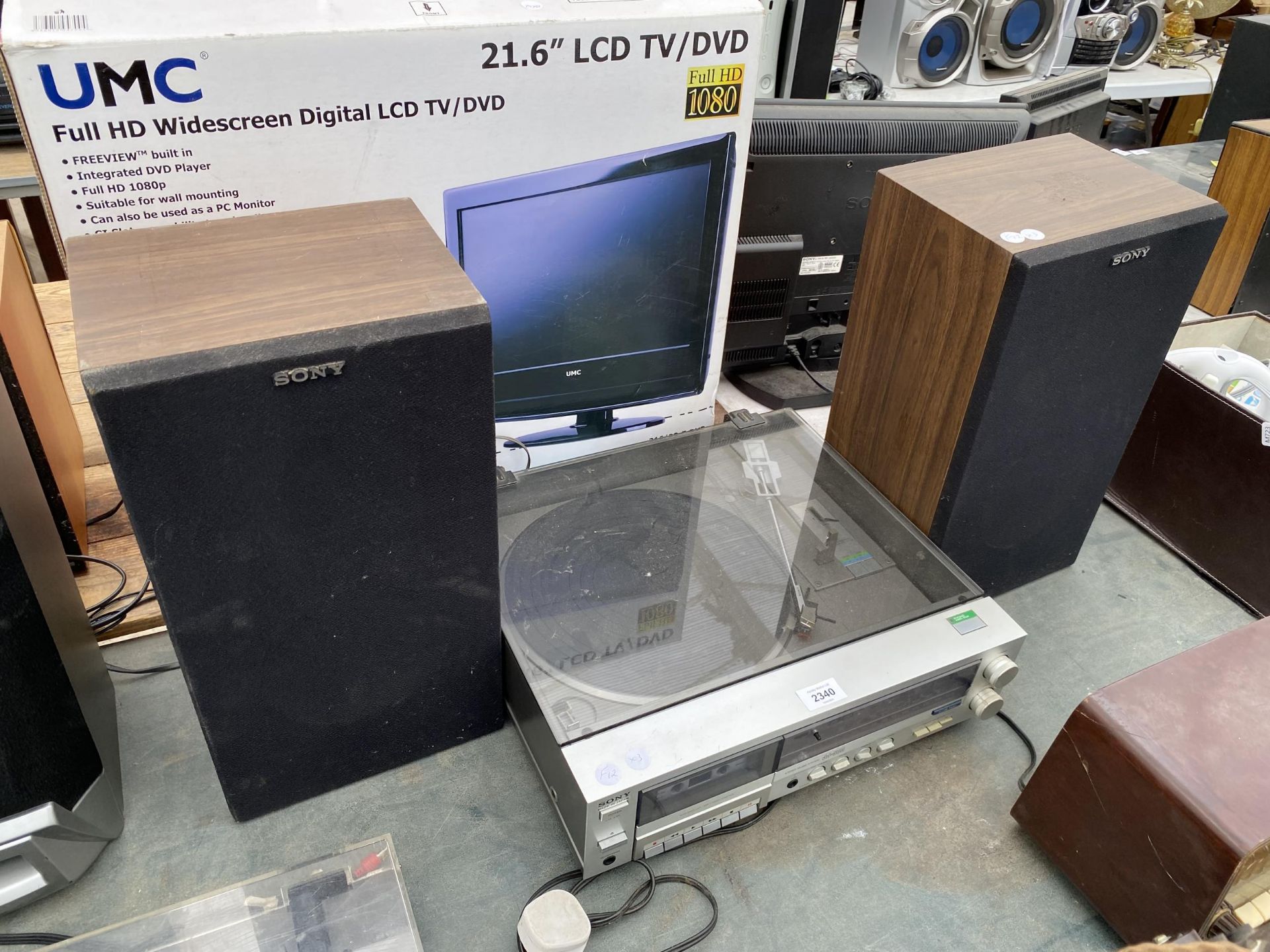 A SONY RECORD PLAYER AND A PAIR OF SONY SPEAKERS