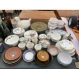 A LARGE ASSORTMENT OF CERAMICS TO INCLUDE PLATES AND AN EGG CROCK ETC