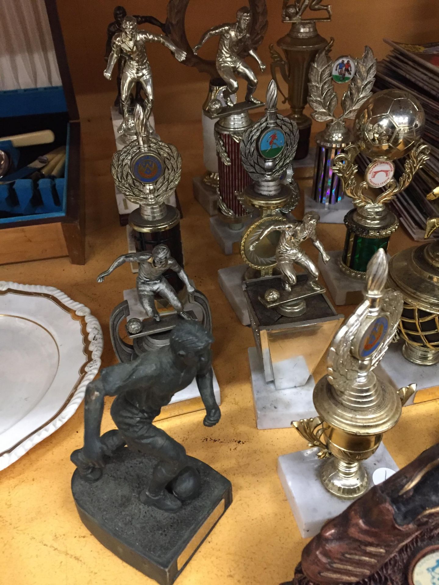 A COLLECTION OF SPORTING TROPHIES - Image 5 of 8