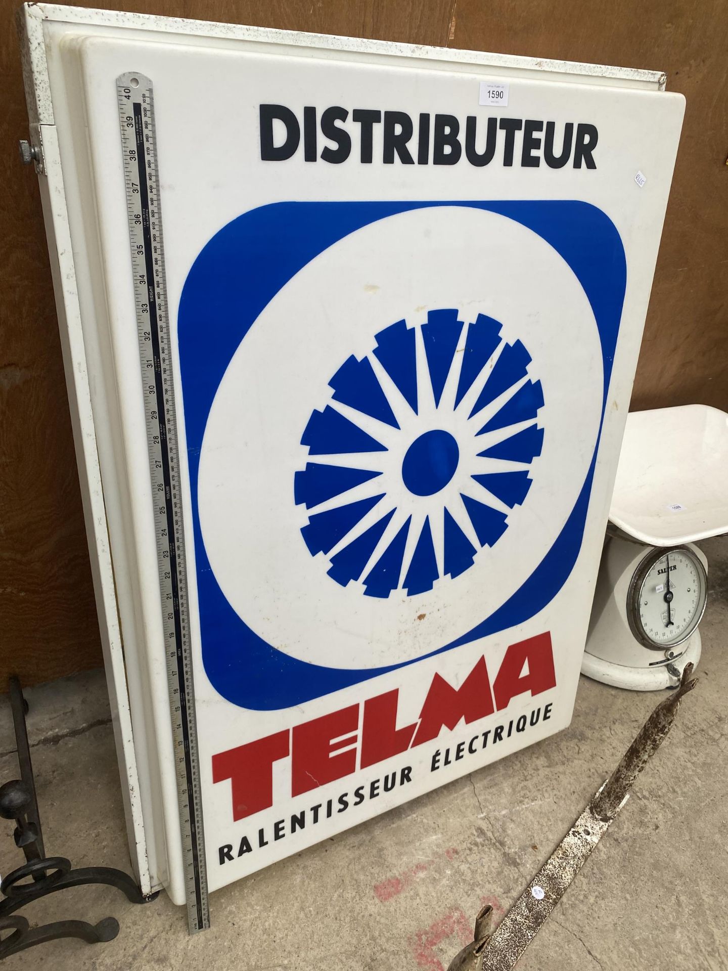 AN ILLUMINATED DOUBLE SIDED 'TELMA' SIGN COMPLETE WITH WALL BRACKET - Image 4 of 4