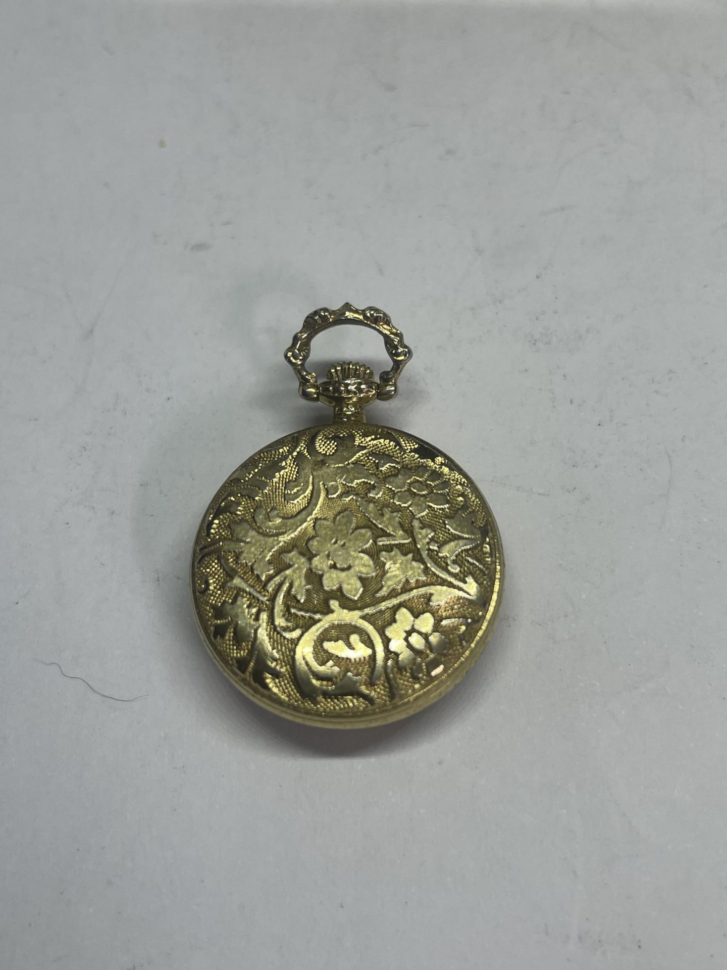 A GILT MINIATURE POCKET WITH PRESENTATION BOX SEEN WORKING BUT NO WARRANTY - Image 3 of 4