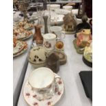 A MIXED LOT TO INCLUDE A STANLEY CHINA CORONATION CUP AND SAUCER, GLASSWARE, MUGS, TRINKET BOX, ETC