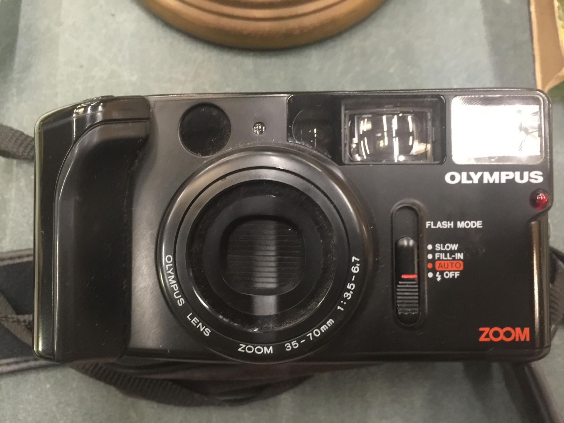 AN OLYMPUS AZ-1 ZOOM IN A CARRY CASE PLUS AN ANNIVERSARY MANTLE CLOCK WITH A GLASS DOME - Image 4 of 5