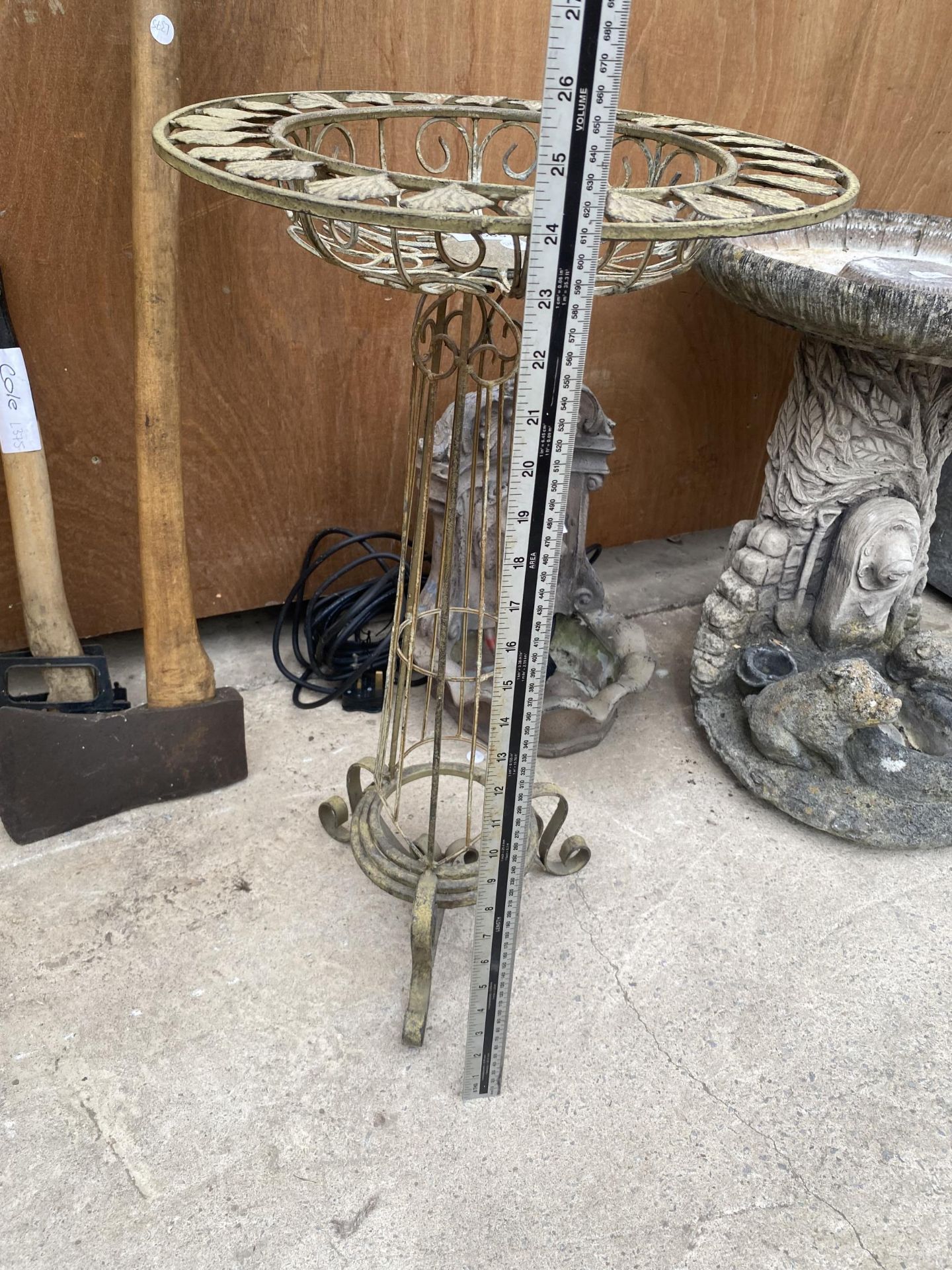 A DECORATIVE METAL PLANT STAND - Image 2 of 3