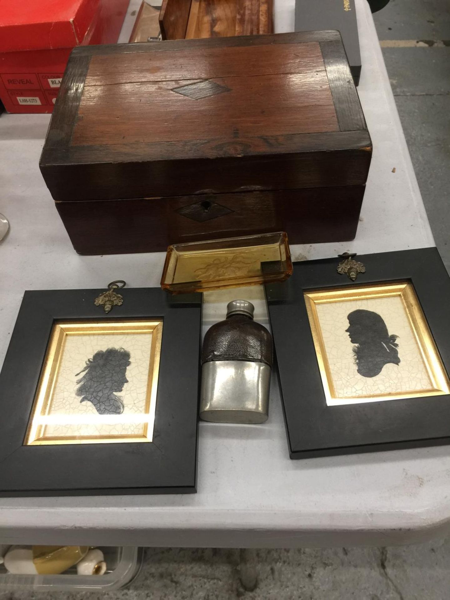 A MIXED LOT TO INCLUDE A VINTAGE BOX, TWO FRAMED SILHOUETTES, A SMALL HIP FLASK AND A GLASS PIN TRAY - Image 2 of 10