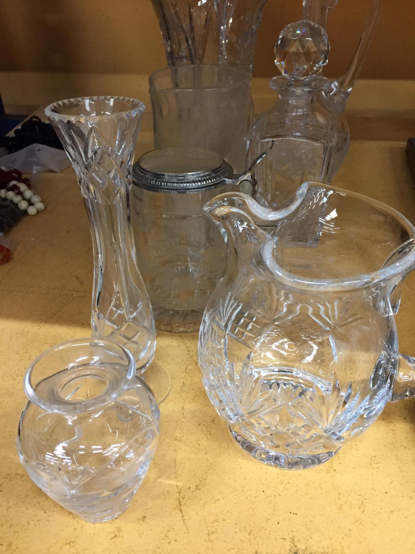 A MIXED GROUP OF CUT GLASSWARE ITEMS, JUG, DECANTER ETC - Image 3 of 3