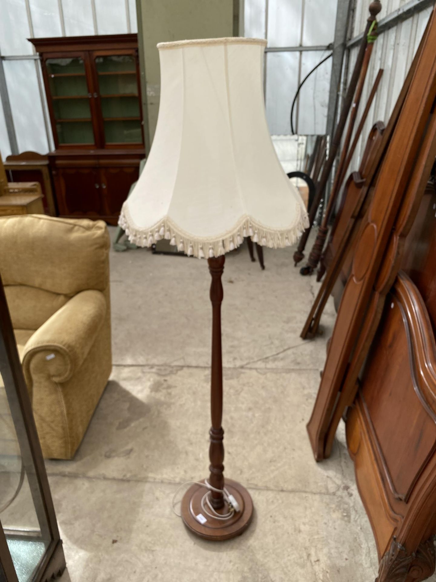 A MODERN TURNED COLUMN STANDARD LAMP COMPLETE WITH SHADE