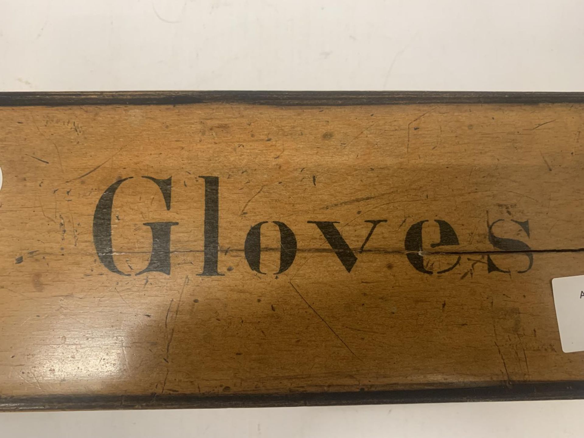 A VINTAGE OAK GLOVE BOX - Image 2 of 5