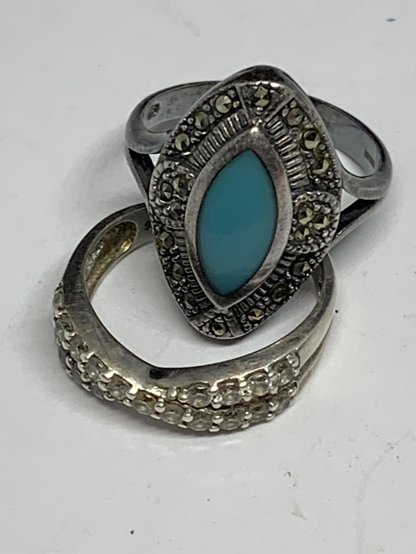 FOUR VARIOUS SILVER RINGS - Image 2 of 3