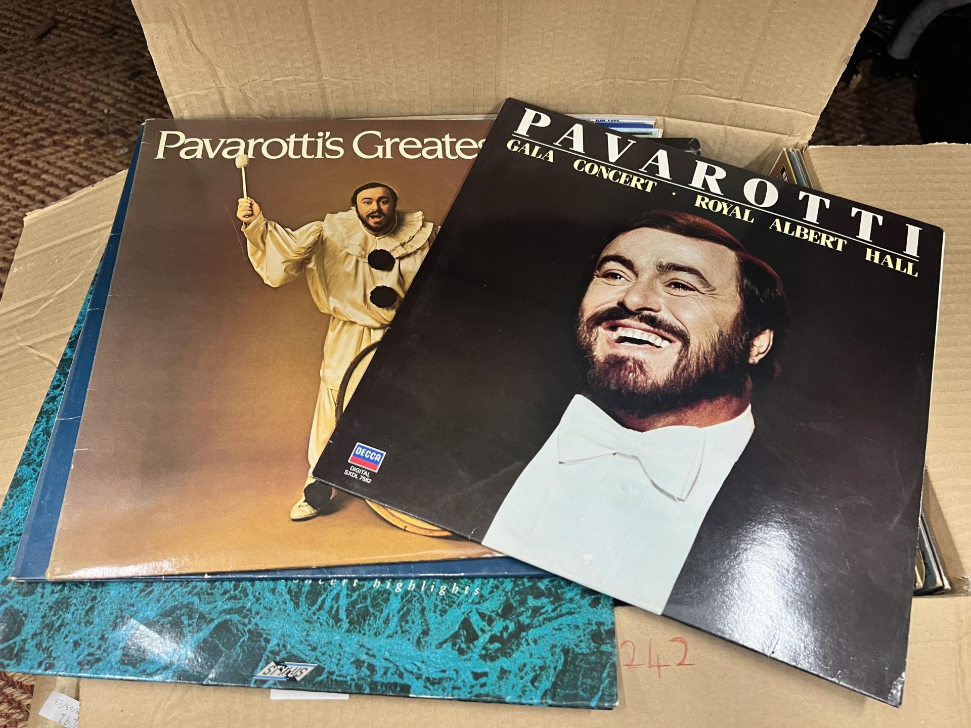 A BOX OF ASSORTED LP RECORDS, CHRISTMAS LPS, PAVAROTTI ETC - Image 5 of 6