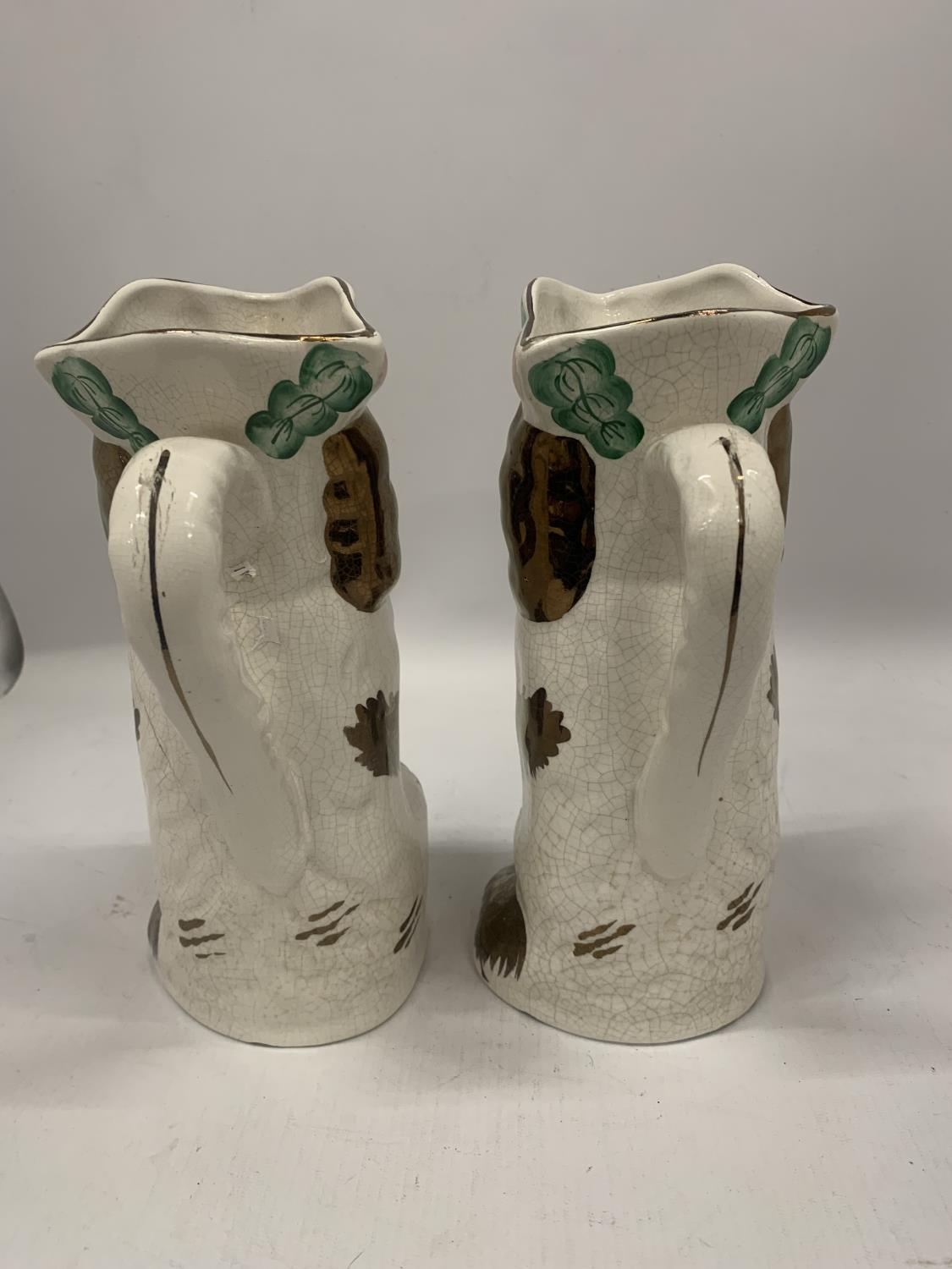 A PAIR OF VINTAGE STAFFORDSHIRE DOG JUGS, HEIGHT 25CM - Image 3 of 6