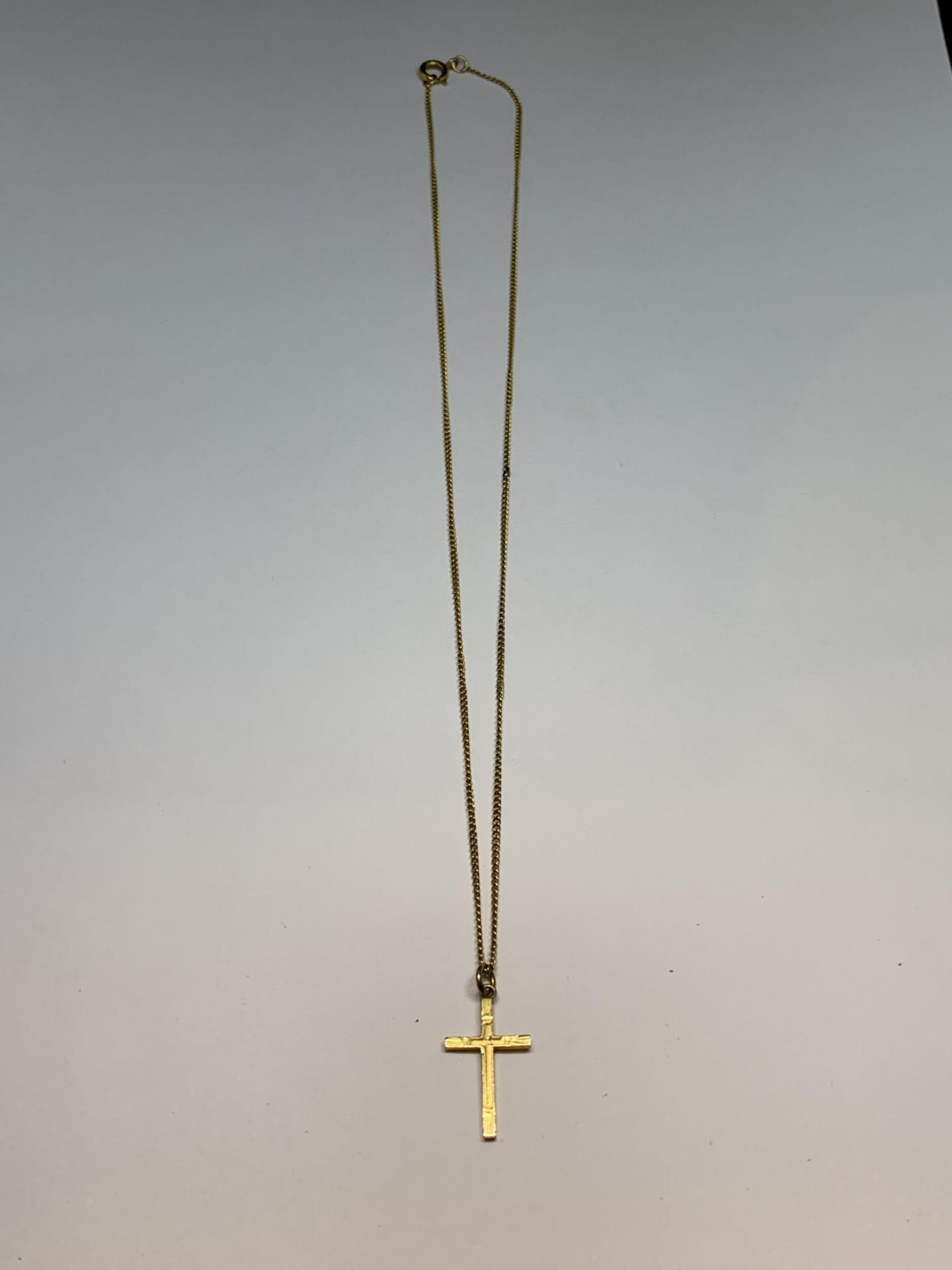 A 9 CARAT GOLD NECKLACE WITH CROSS PENDANT GROSS WEIGHT 2.46 GRAMS