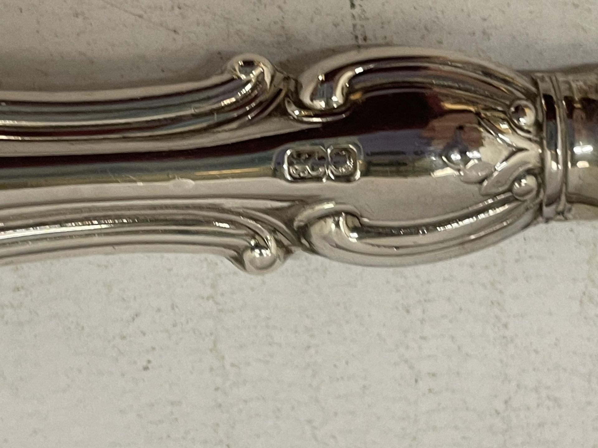 A CASED HALLMARKED SILVER HANDLED LETTER OPENER AND TWO HALLMARKED SILVER NAPKIN RINGS, TOTAL WEIGHT - Image 5 of 7