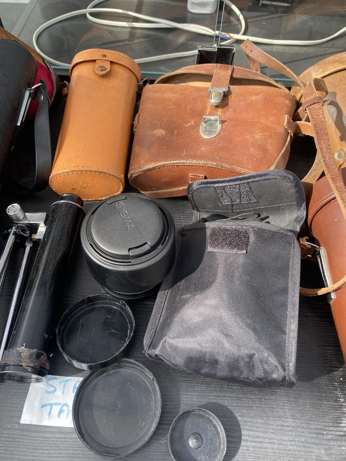 AN ASSORTMENT OF BINOCULARS AND BINOCULAR CASES - Image 3 of 4