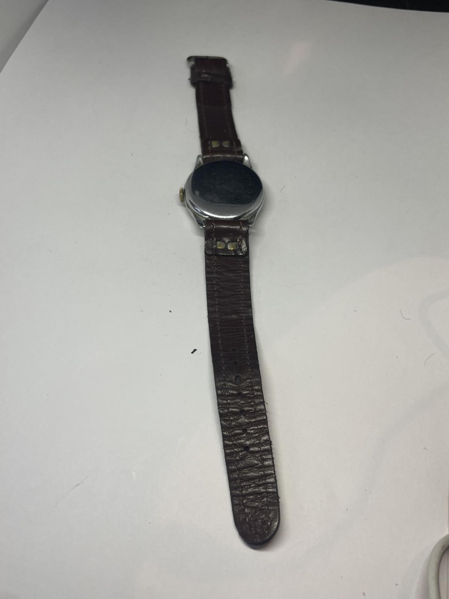 A MENTOR MILITARY STYLE GENTS WRIST WATCH, SEEN WORKING BUT NO WARRANTIES GIVEN - Image 4 of 4