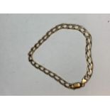 A 9 CARAT GOLD BRACELET GROSS WEIGHT 8.8 GRAMS