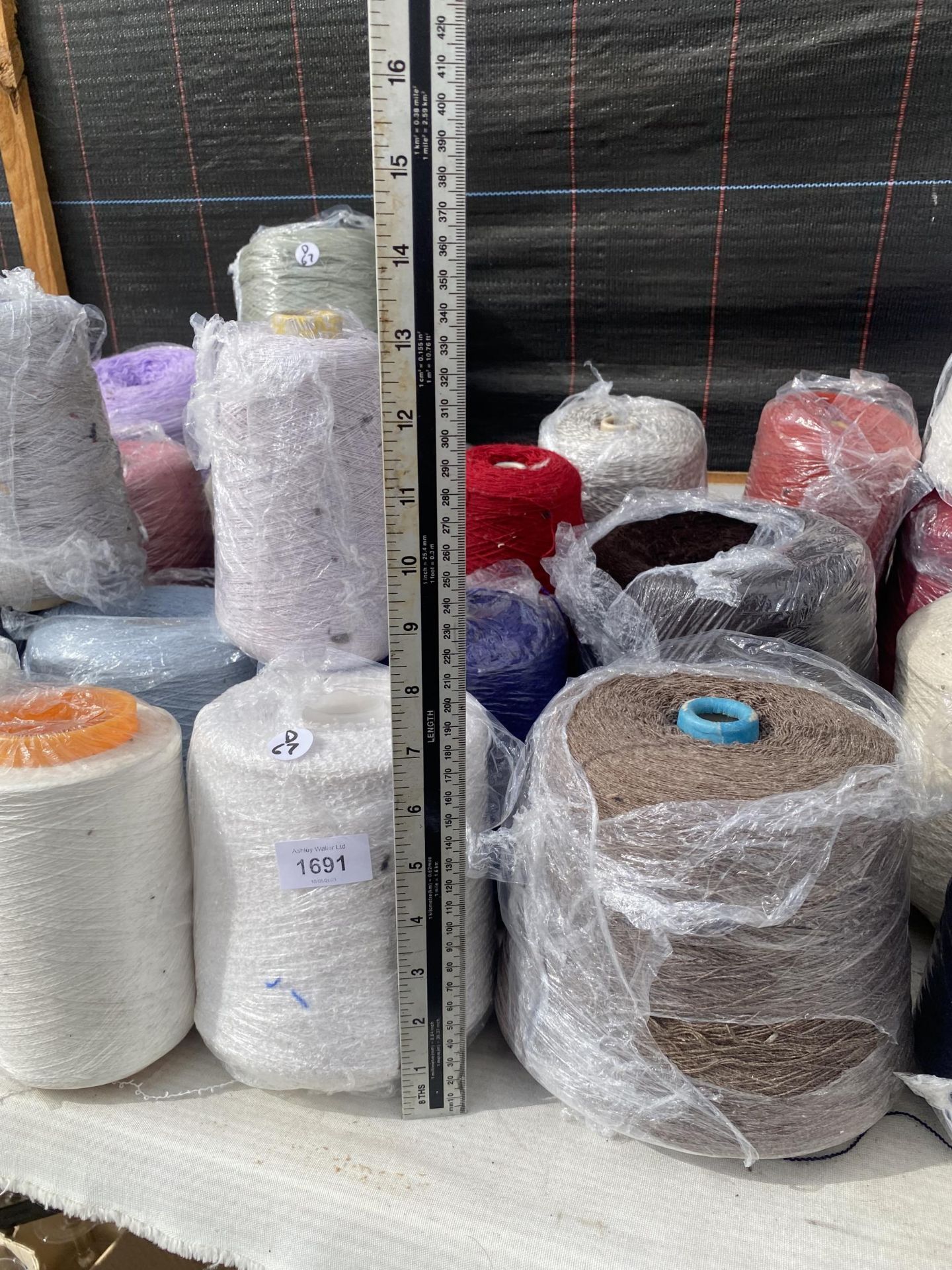 A LARGE QUANTITY OF INDUSTRIAL SEWING MACHINE COTTON - Image 4 of 5