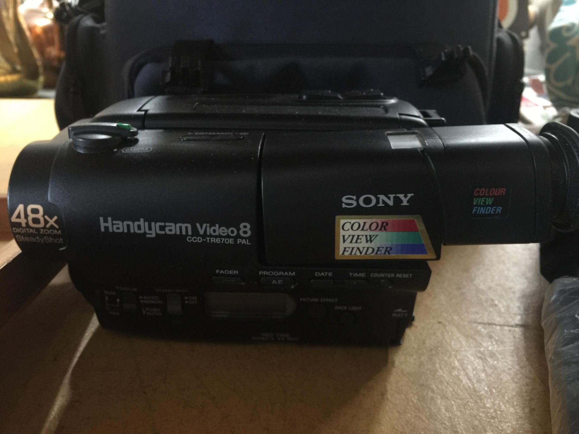 A SONY HANDYCAM VIDEO 8 CAMERA COMPLETE WITH BAG, STRAP, CHARGER AND INSTRUCTIONS PLUS A CAMLINK - Image 2 of 5