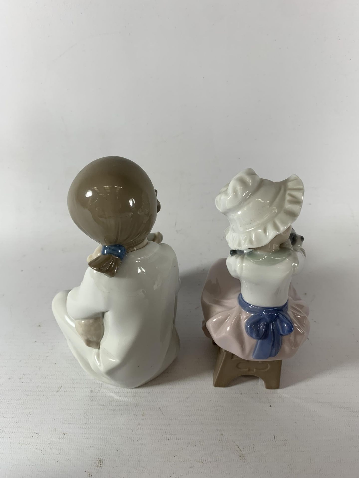 TWO NAO MODELS OF GIRLS TO INCLUDE 1295 GIRL FEEDING LAMB - Image 2 of 3