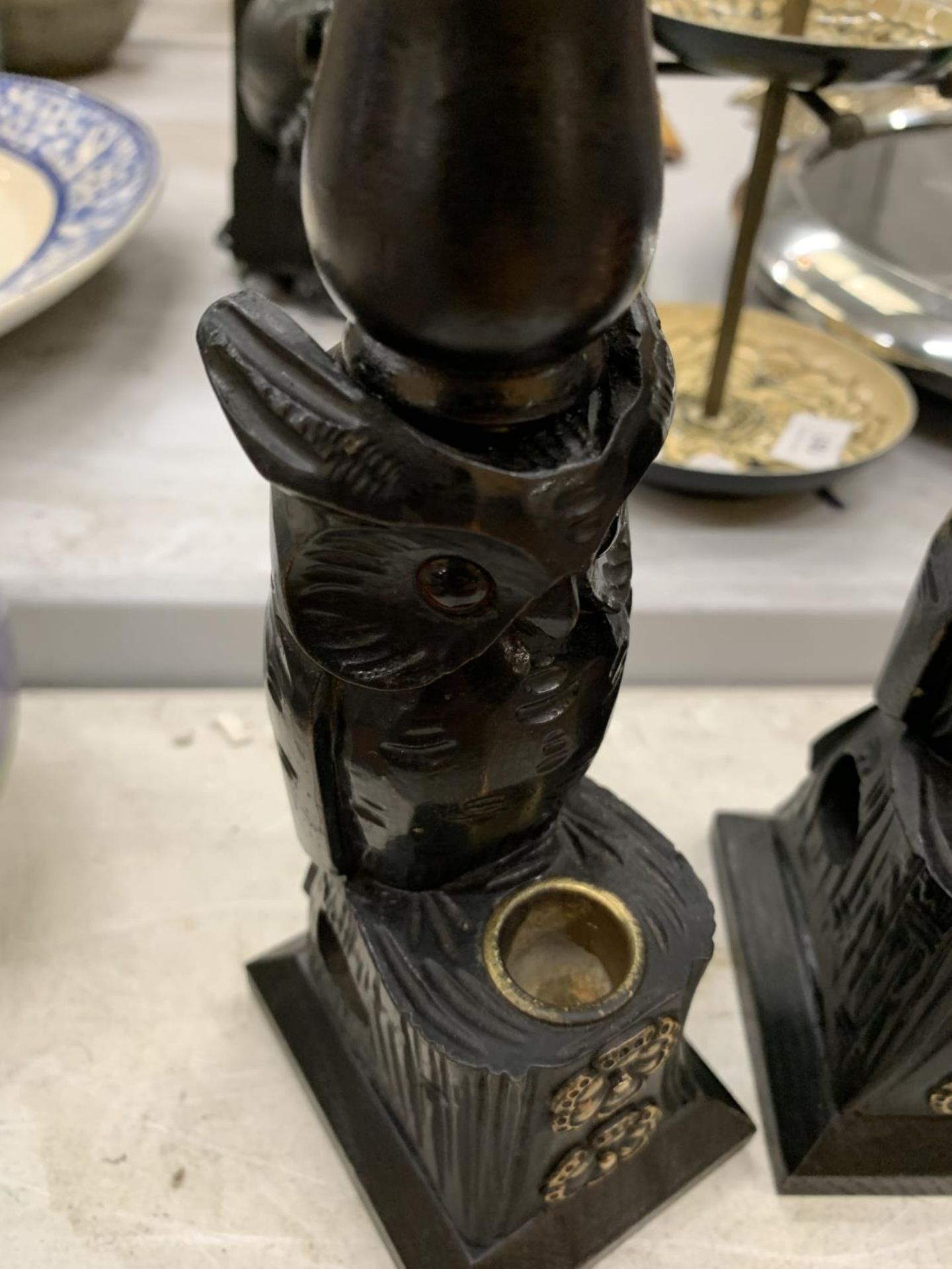 A PAIR OF BRASS AND CARVED WOODEN OWL CANDLESTICKS HEIGHT 27CM - Image 3 of 4