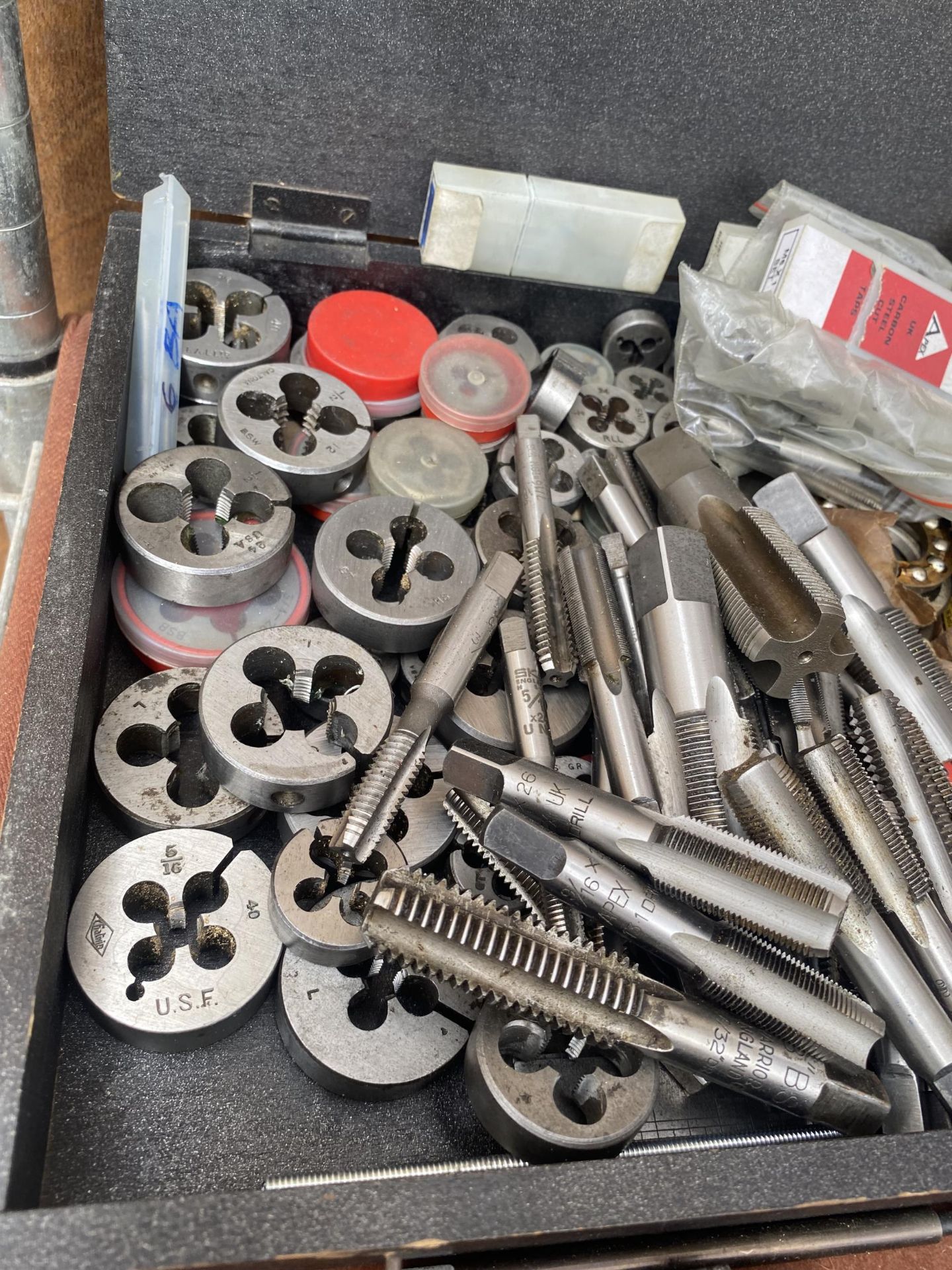 AN ASSORTMENT OF ENGINEERS TOOLS TO INCLUDE TPA AND DIES, PULLEYS AND PUNCHES ETC - Image 5 of 6