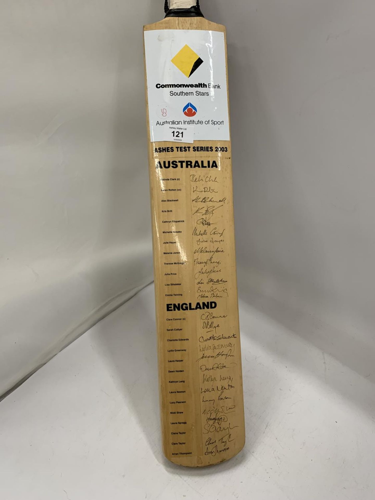 A RARE 2003 LADIES ASHES SERIES BAT, SIGNED BY BOTH TEAMS - Image 2 of 8