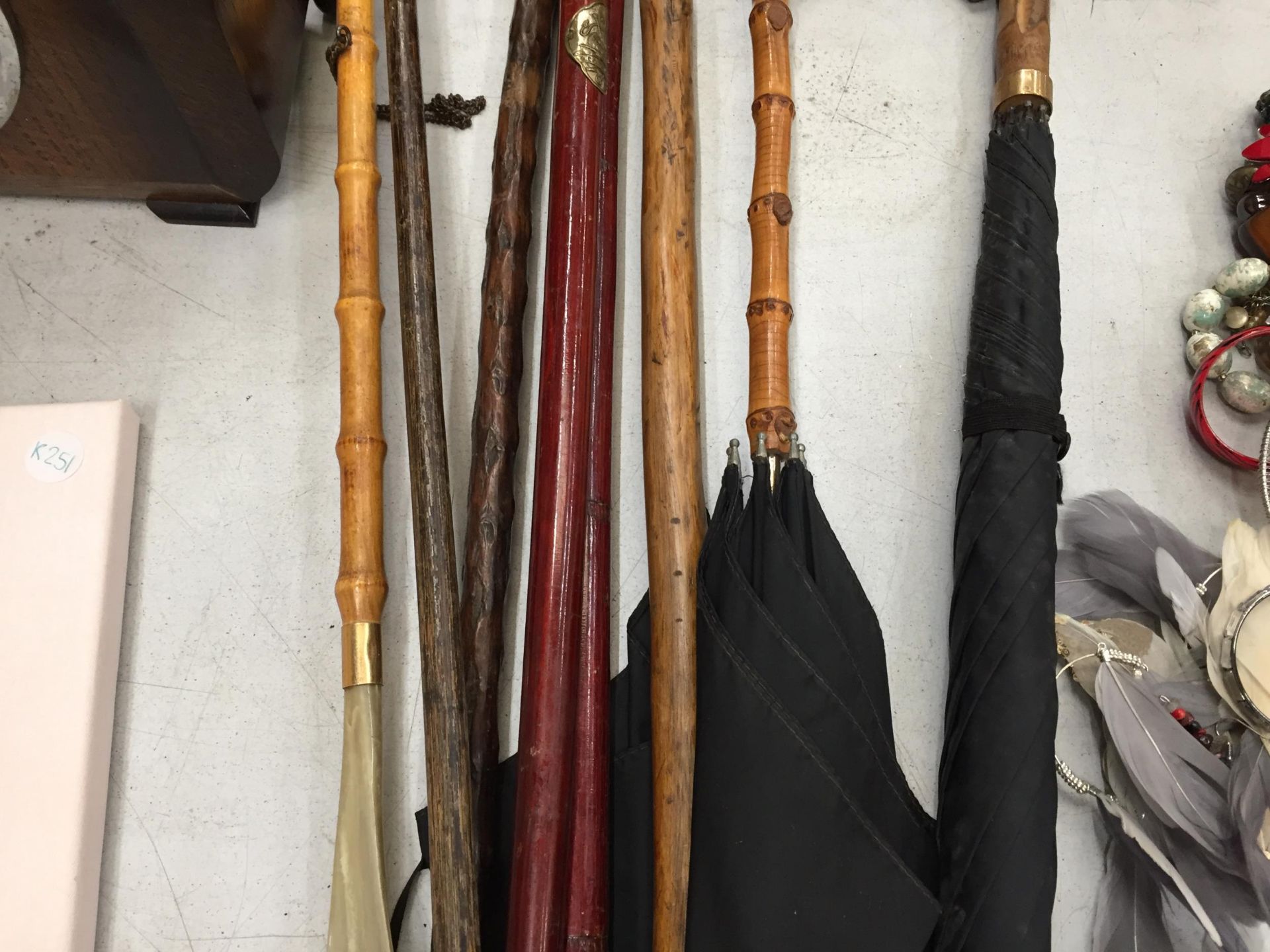 A COLLECTION OF VINTAGE WALKING STICKS, TWO UMBRELLAS ETC - Image 3 of 4