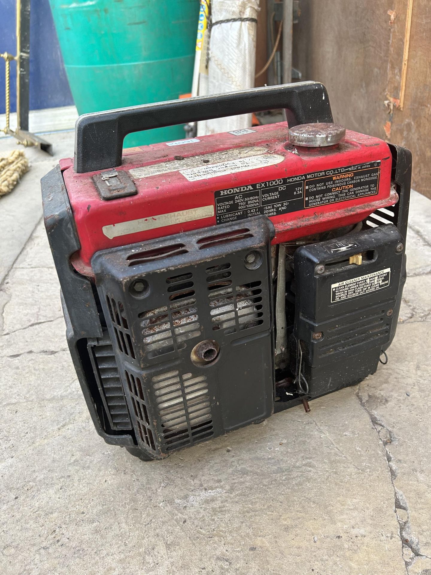 A PETROL HONDA EX1000 SUITCASE GENERATOR BELIEVED IN WORKING ORDER BUT NO WARRANTY GIVEN - Image 3 of 3