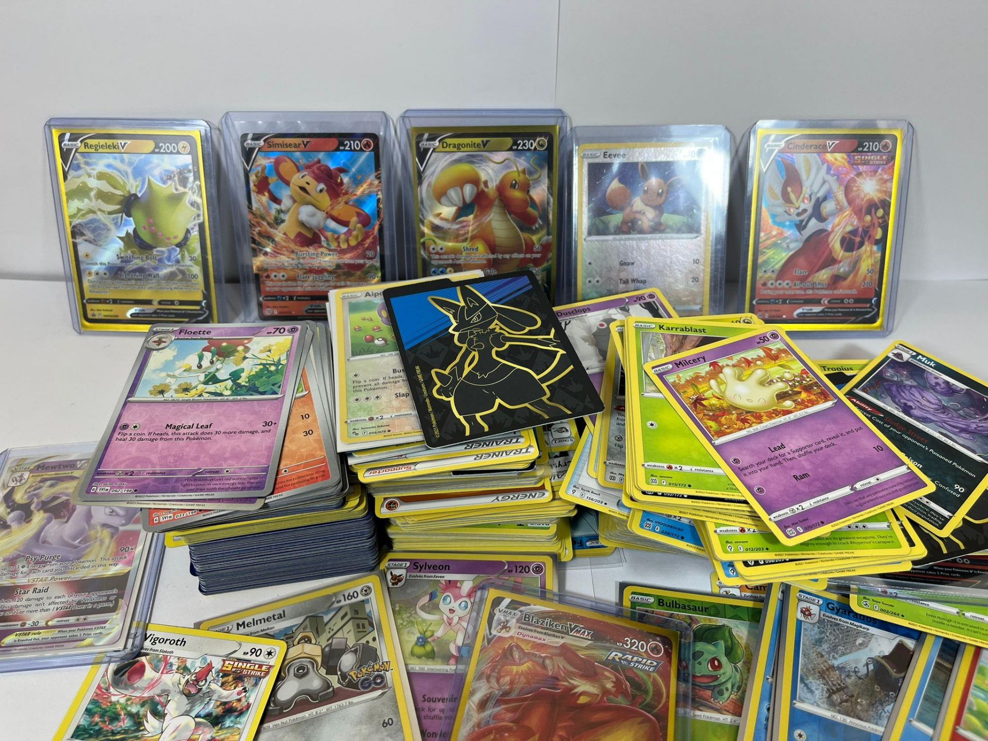 A LARGE COLLECTION OF APPROXIMATELY 500 POKEMON CARDS, V CARDS, HOLOS ETC - Image 2 of 5