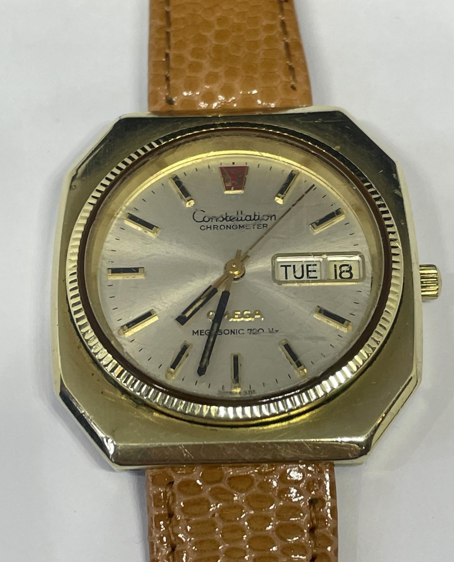 A VINTAGE OMEGA CONSTELLATION GENTS ELECTRONIC WRIST WATCH SEEN WORKING BUT NO WARRANTY