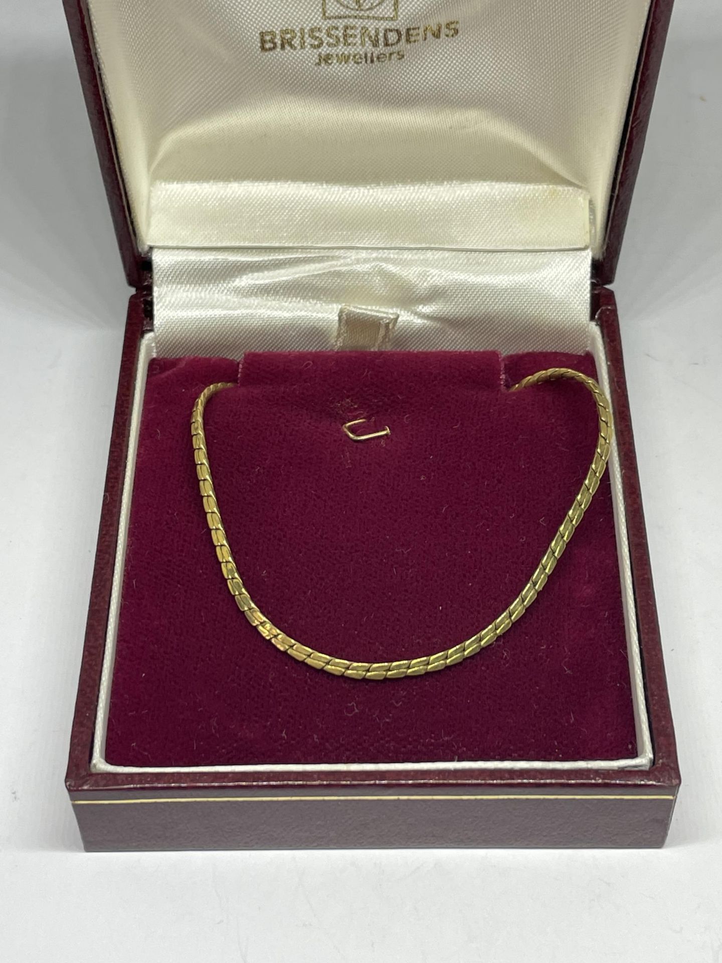 A 9 CARAT GOLD NECKLACE GROSS WEIGHT 7.12 GRAMS IN A PRESENTATION BOX - Image 4 of 4