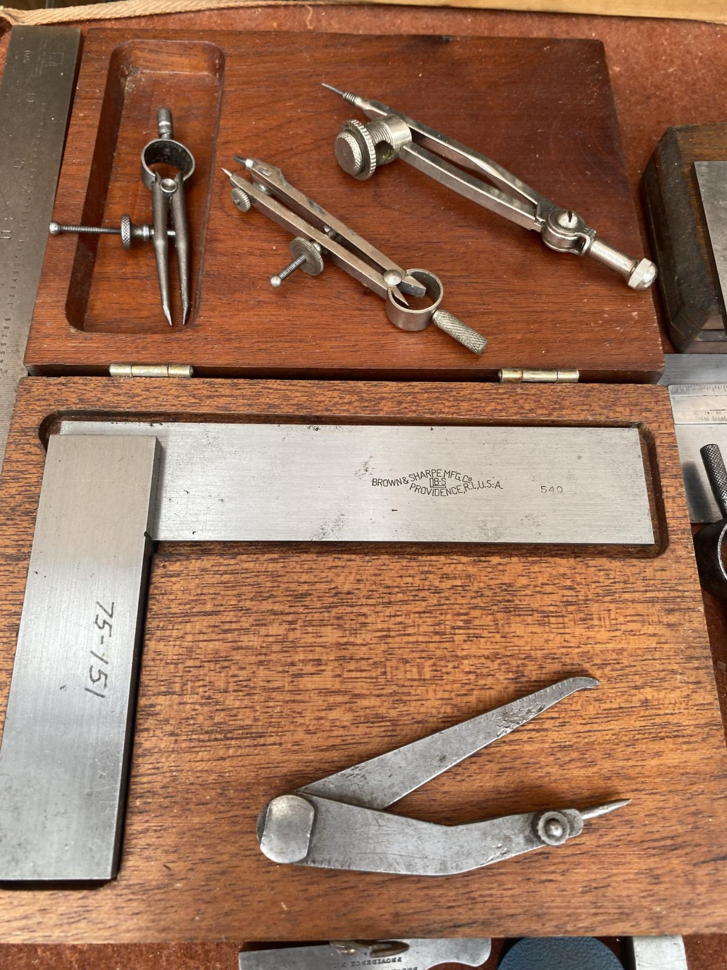 AN ASSORTMENT OF ENGINEERS TOOLS TO INCLUDE CALIPERS AND SET SQUARES ETC - Image 5 of 10