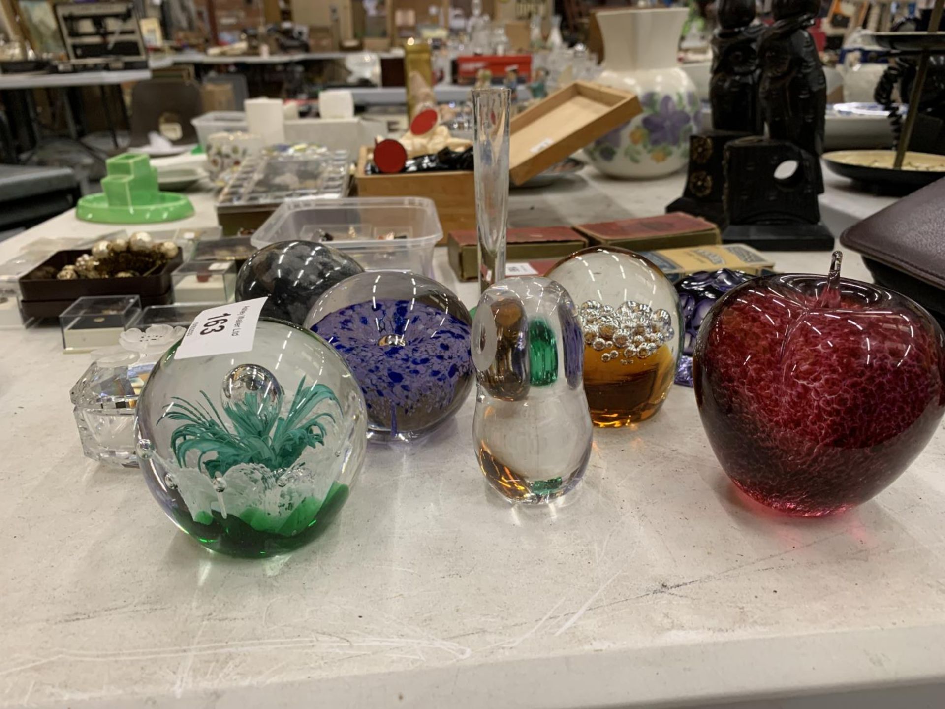 A QUANTITY OF GLASS PAPERWEIGHTS TO INCLUDE WEDGWOOD, ETC - 9 IN TOTAL - Image 2 of 3