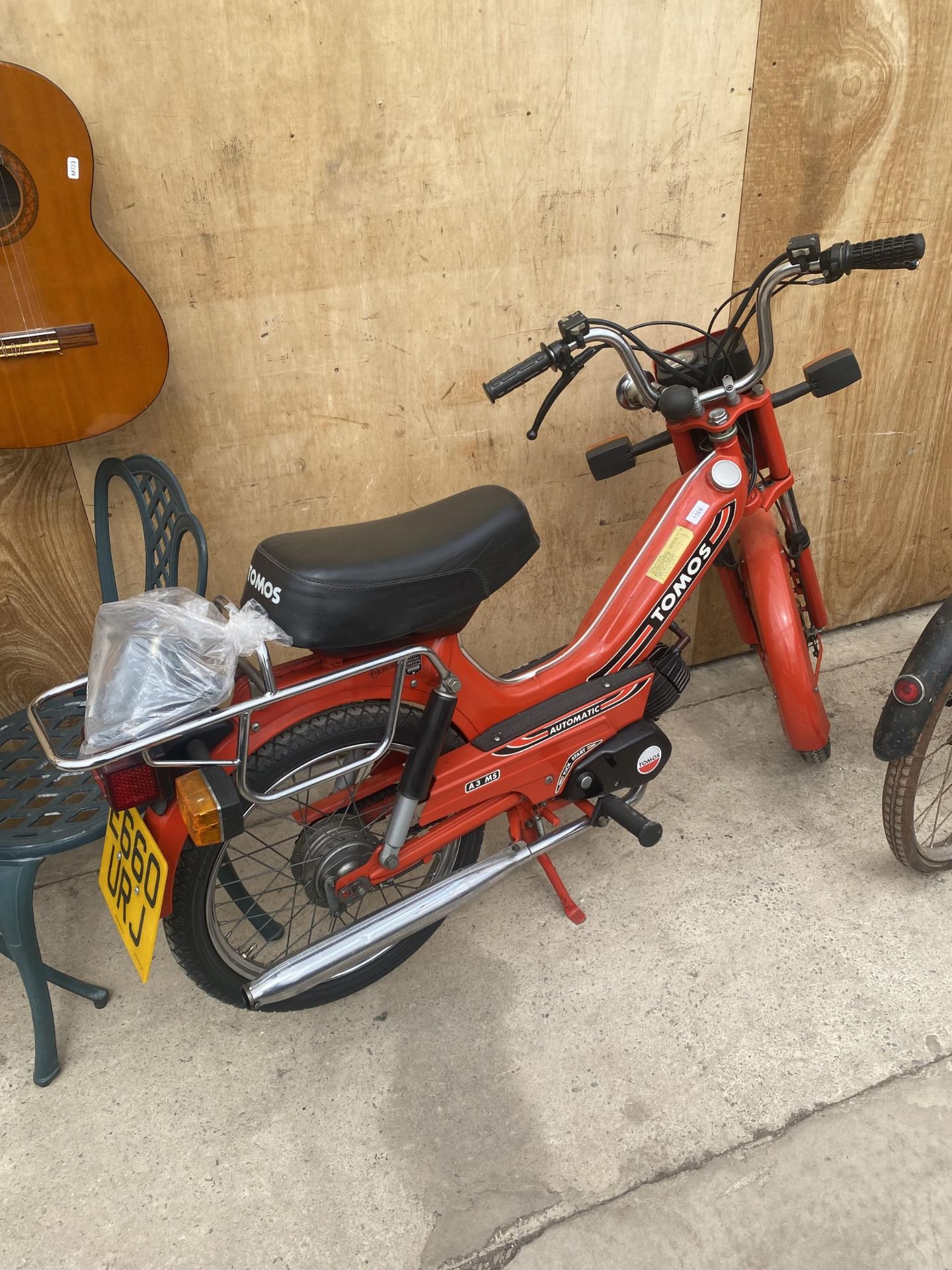 A VINTAGE RED TOMAS 49CC MOPED COMPLETE WITH V5 CERTIFICATE, REGISTRATION E660URJ, FIRST