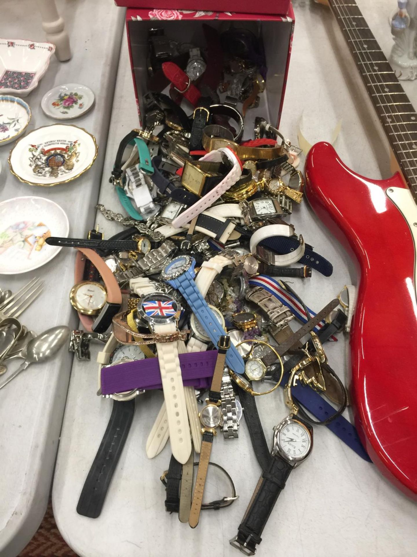 A LARGE QUANTITY OF ASSORTED WRISTWATCHES - Image 2 of 8