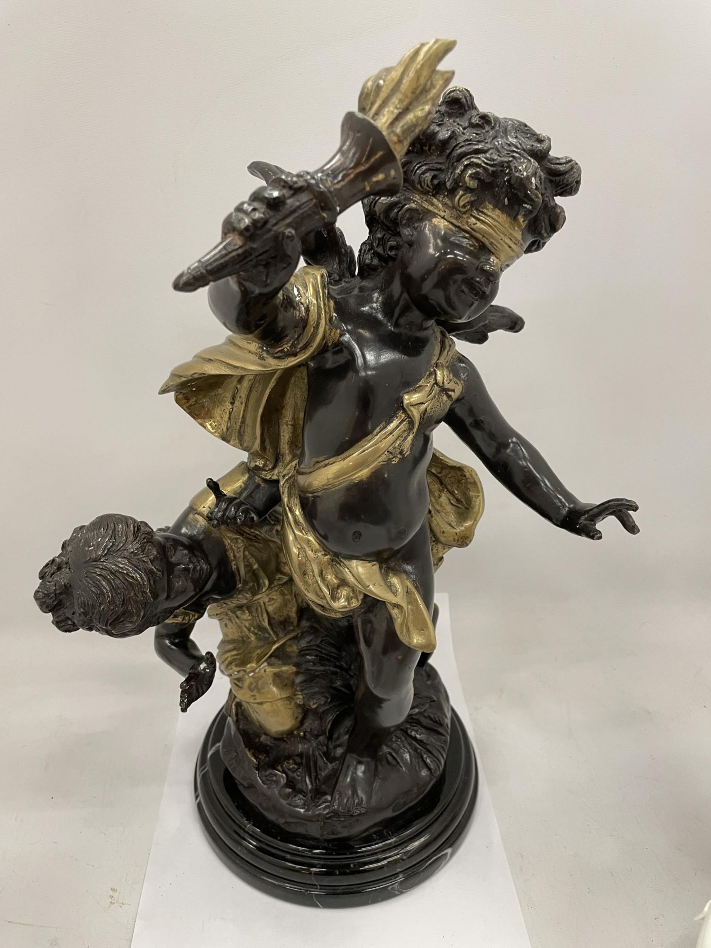 AN ANTIQUE FRENCH BRONZE MODEL OF TWO CHERUBS, SIGNED, HEIGHT 43CM