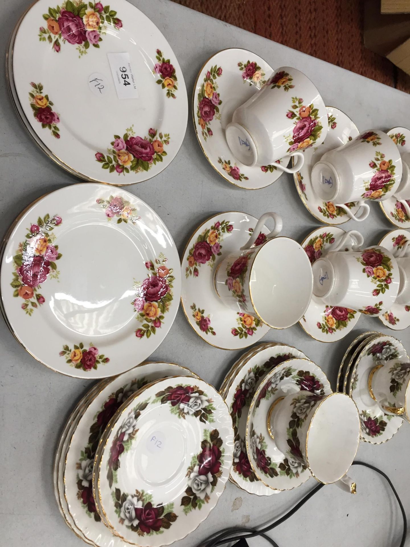 A QUANTITY OF TEAWARE TO INCLUDE ROYAL IMPERIAL CUPS, SAUCERS AND CREAM JUG, PLUS COUNTRY ROSE STYLE - Image 4 of 8