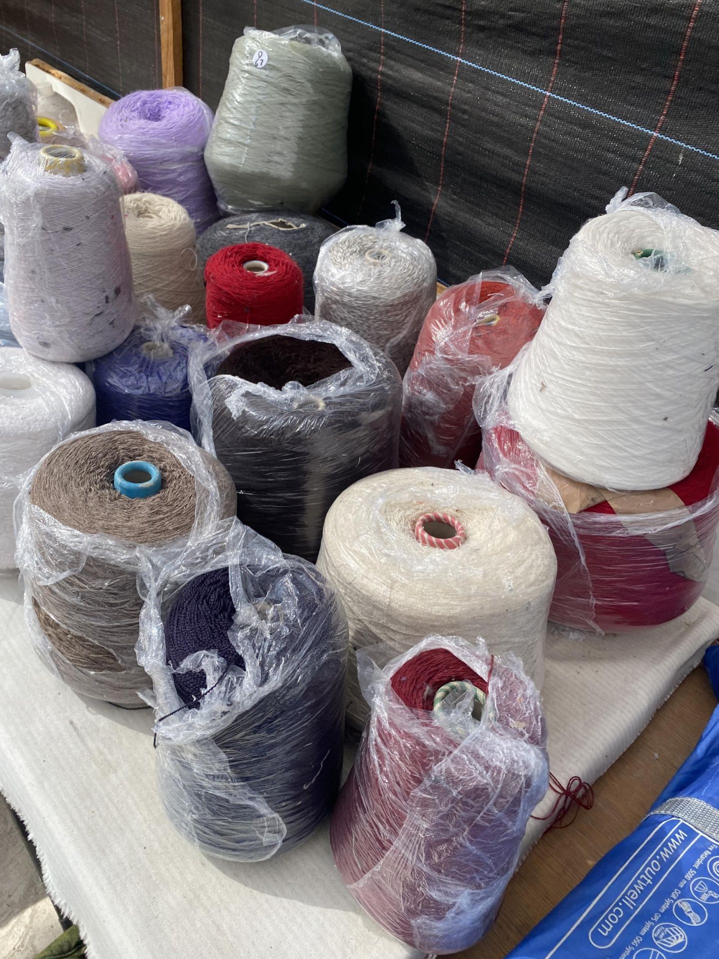 A LARGE QUANTITY OF INDUSTRIAL SEWING MACHINE COTTON - Image 3 of 5
